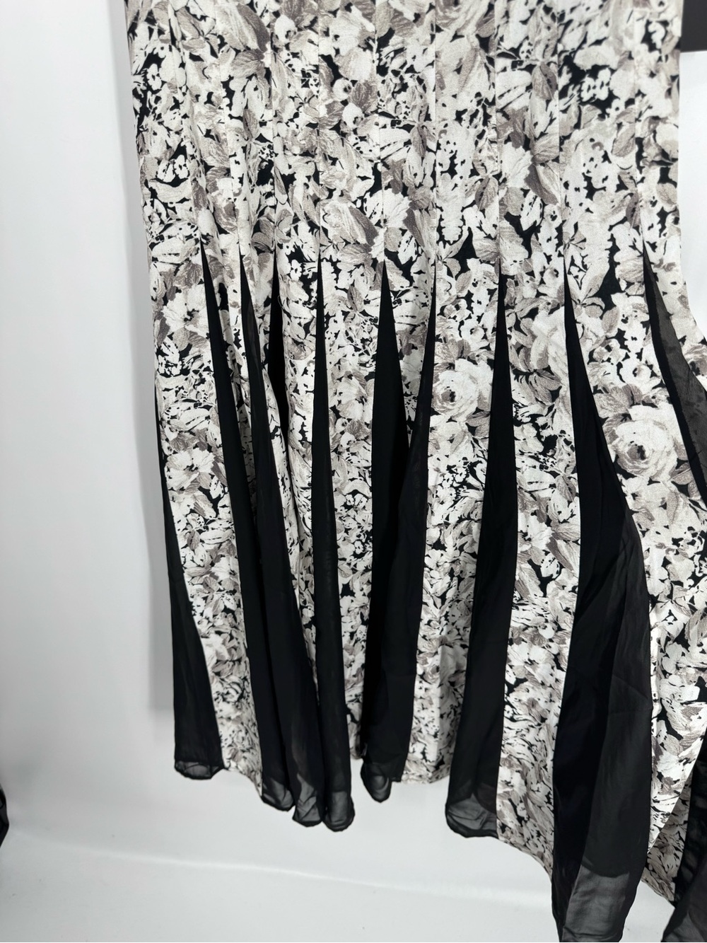 NWT Tuckernuck Gray Gardens Andi Dress Floral Pleated Skirt Sleeveless Midi Sz 4 - Picture 7 of 13